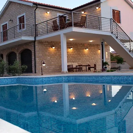 Vila Piscina *